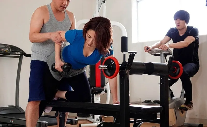 Chồng yêu phát hiện bà xã vụng trộm với huấn luyện viên thể hình